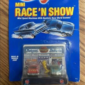 Hot Wheels Mini Race ‘N Show
